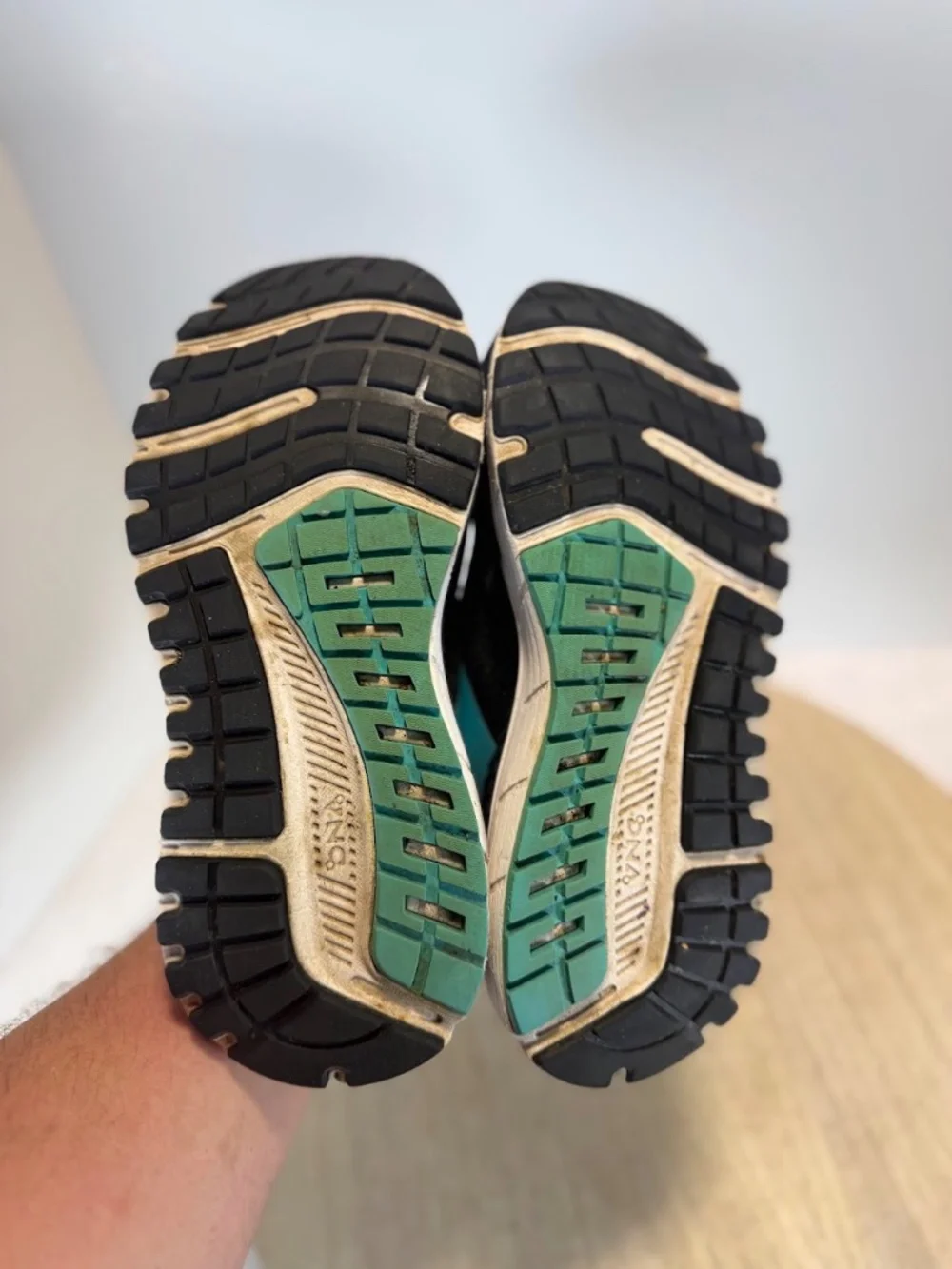 Brooks Ariel 20 Women’s 9 2E Extra Wide Black Blue Running Shoes 1203152E064